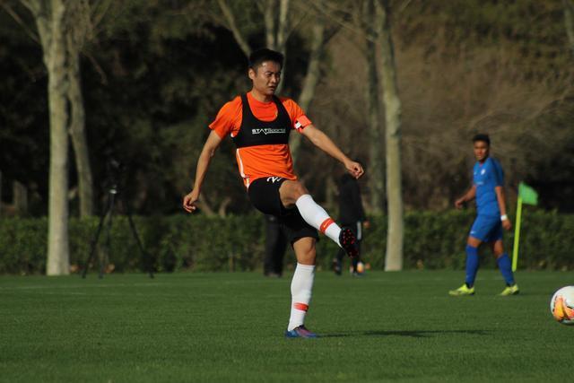 周鹏:詹姆斯38岁还这么猛 我也能继续绽放光芒